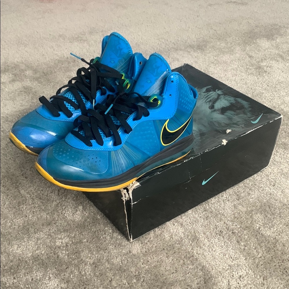 Entourage Lebrons Size 11.5